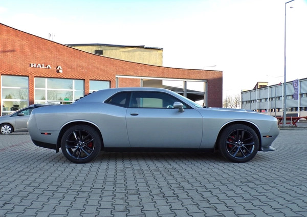 Dodge Challenger cena 92000 przebieg: 151000, rok produkcji 2016 z Gostynin małe 562